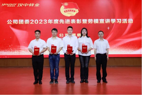 1714284785479397.png b9fdbbf90973569f43271c14961317ce.png